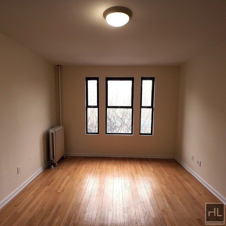 West 171st Street in New York, NY - Building Photo