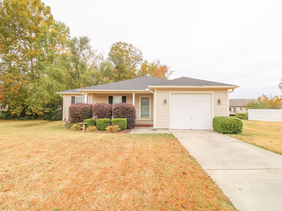 403 Butterfly Cir in Athens, AL - Building Photo