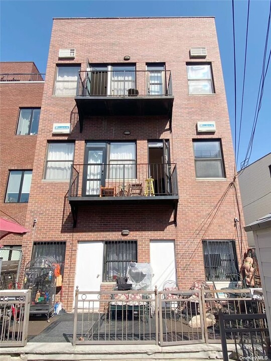 224 Withers St in Brooklyn, NY - Building Photo