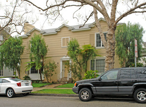 145 S Bedford Dr in Beverly Hills, CA - Building Photo - Building Photo