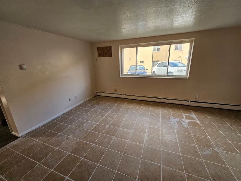 1885 Taylor Rd in East Cleveland, OH - Foto de edificio