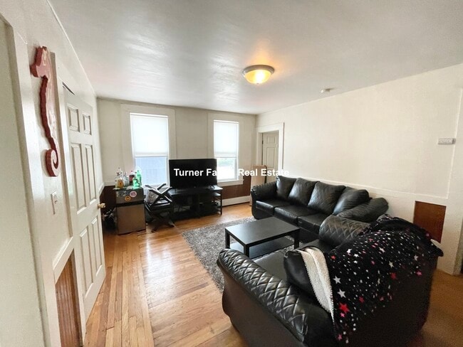 53 W 7th St, Unit 2 in Boston, MA - Building Photo - Building Photo