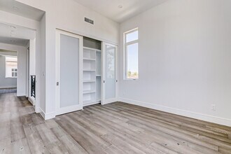 2321 Clark Ln in Redondo Beach, CA - Foto de edificio - Building Photo