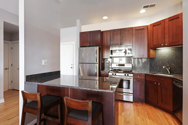 1355 W Washington Blvd in Chicago, IL - Building Photo - Building Photo