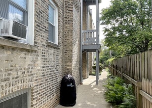 West Grace Street in Chicago, IL - Foto de edificio - Building Photo
