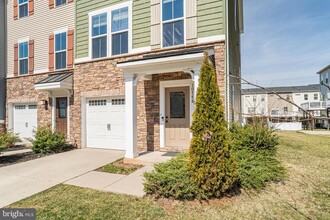 10778 Hinton Wy in Manassas, VA - Foto de edificio - Building Photo