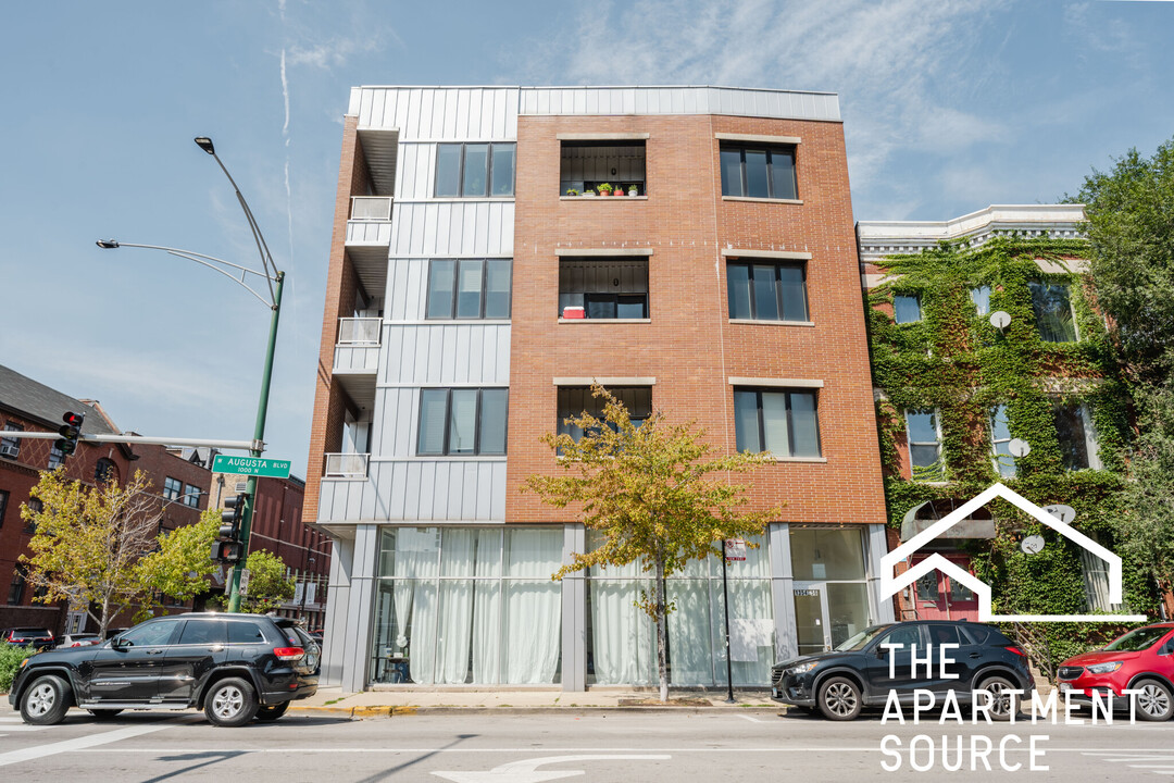 1354 W Augusta Blvd, Unit 1354 West Augusta in Chicago, IL - Building Photo