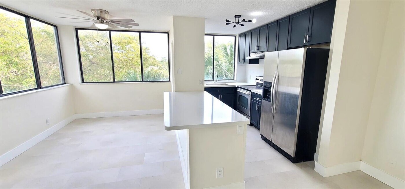 4222 Inverrary Blvd in Lauderhill, FL - Building Photo