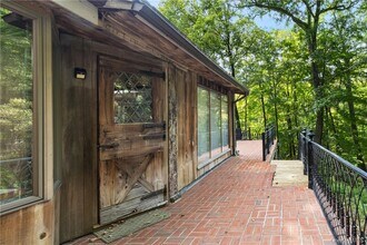 176 Honey Hollow Rd in Pound Ridge, NY - Building Photo - Building Photo