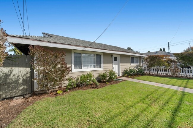 188 Monte Vista Ave in Costa Mesa, CA - Building Photo - Building Photo