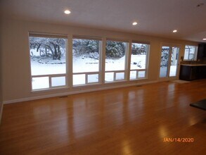 1614 216th Ave SE in Issaquah, WA - Building Photo - Building Photo