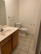 1022 E Ave Q-3 Ave, Unit A in Palmdale, CA - Building Photo - Building Photo