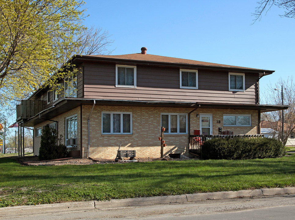 Olson Apartments in Hutchinson, MN - Building Photo