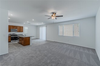 7341 Legacy Pt St in Las Vegas, NV - Building Photo - Building Photo