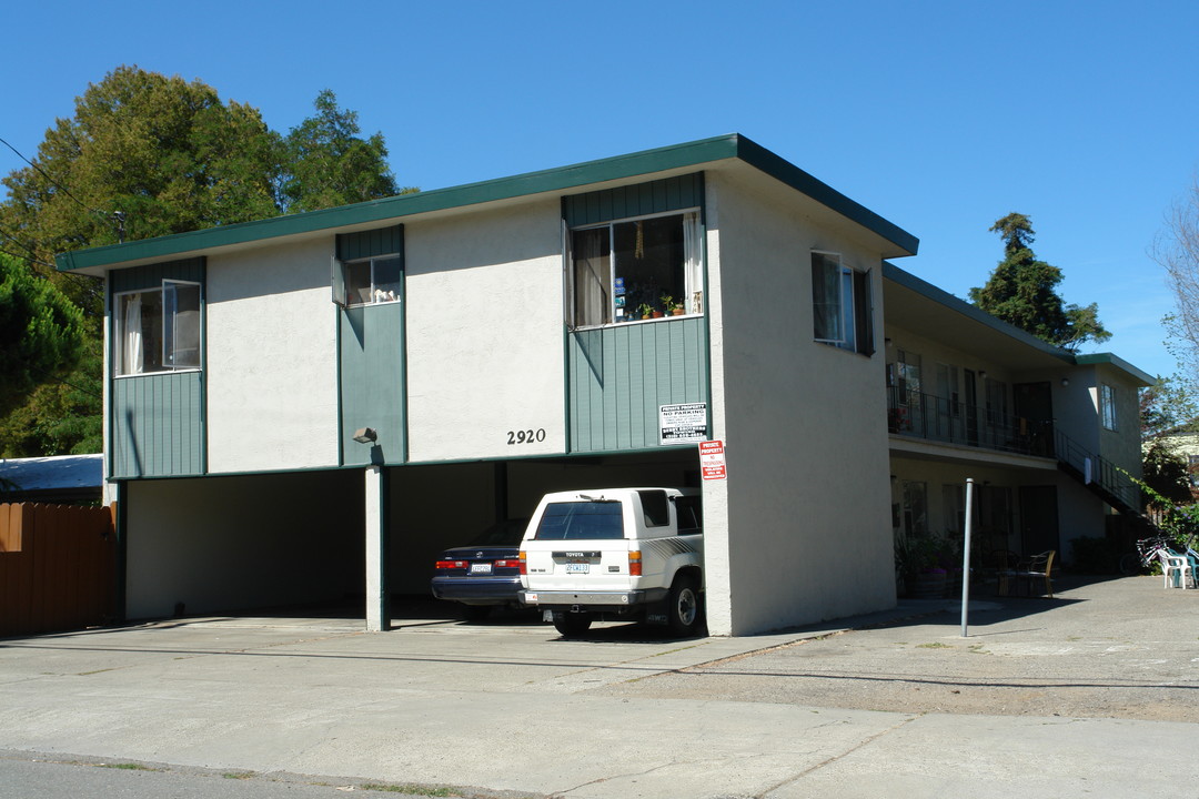 2920 Deakin St in Berkeley, CA - Foto de edificio