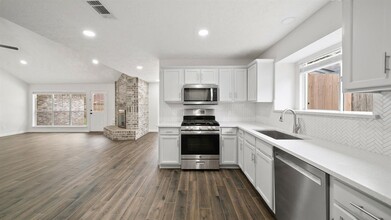 2121 Aberdeen Dr in League City, TX - Building Photo - Building Photo