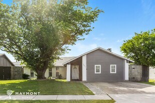 2611 Elk Grove Rd, Unit 1 in Carrollton, TX - Building Photo