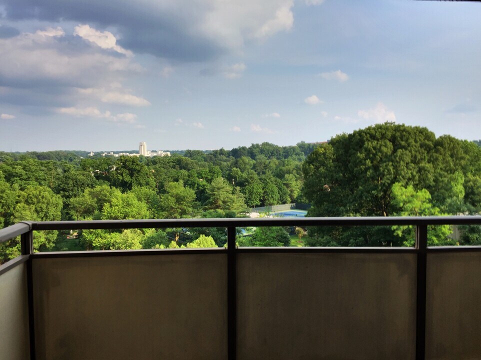 5225 Pooks Hill Rd, Unit 1206S in Bethesda, MD - Building Photo
