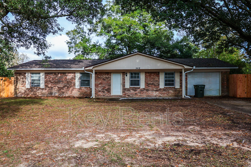 3418 S Blue Angel Pkwy in Pensacola, FL - Foto de edificio