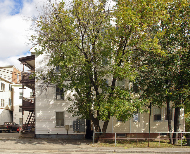 196 Park St in Lewiston, ME - Foto de edificio - Building Photo