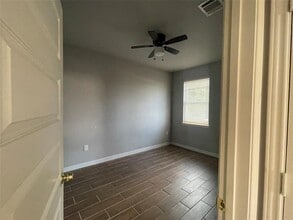 884 Rd 3550-Unit -4 in Cleveland, TX - Foto de edificio - Building Photo