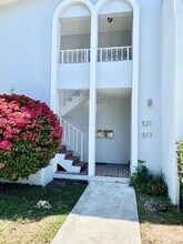 517 Menendez Ave, Unit 521 in Miami, FL - Building Photo - Building Photo