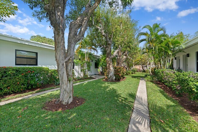 237 NE 10th St