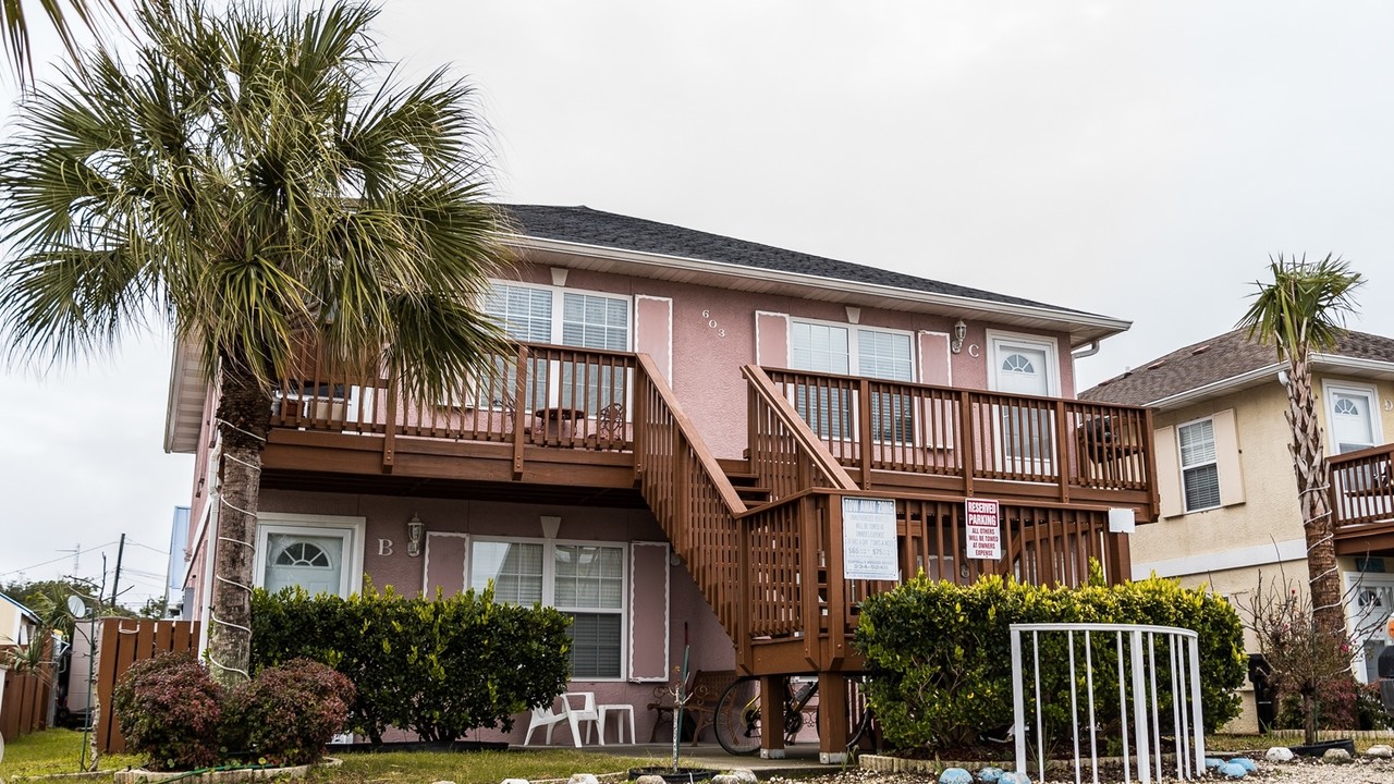 603 Dogwood St in Panama City Beach, FL - Foto de edificio