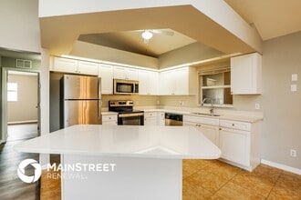 2108 NE 15th Ln in Cape Coral, FL - Building Photo - Building Photo