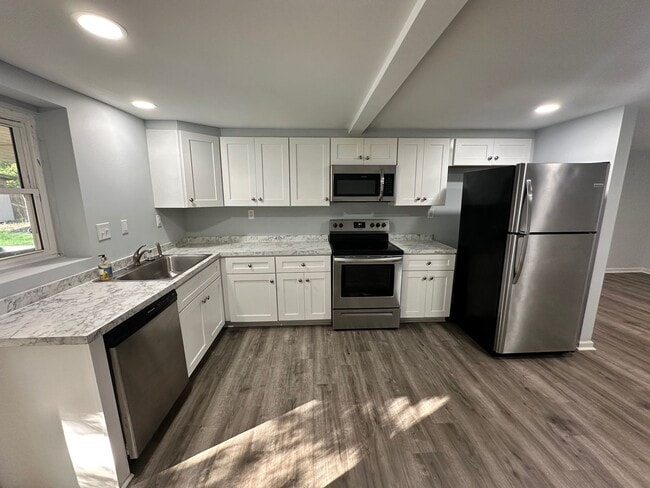 2700 Edwards Rd