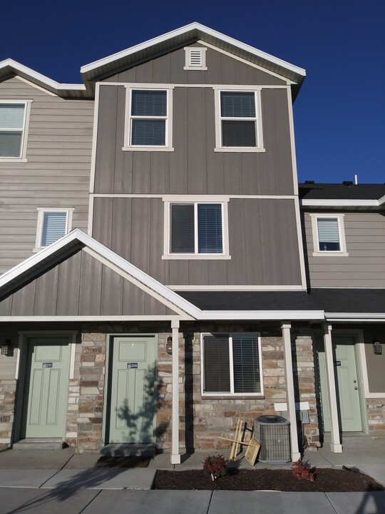 209 N 680 E in Vineyard, UT - Building Photo