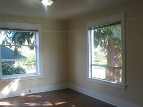 528 N 76th St in Seattle, WA - Building Photo - Building Photo