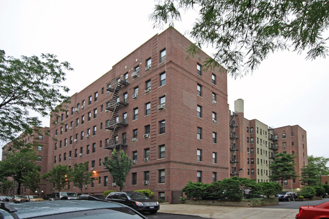 31-62 29th St in Long Island City, NY - Foto de edificio - Building Photo