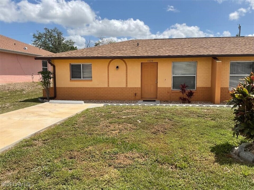 1423 Andalusia Blvd in Cape Coral, FL - Building Photo
