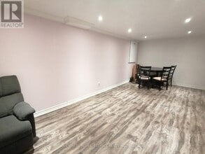 115 McMurchy Ave S in Brampton, ON - Building Photo - Building Photo