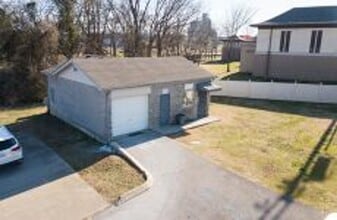 Studio 48 Apartments in La Vergne, TN - Foto de edificio - Building Photo