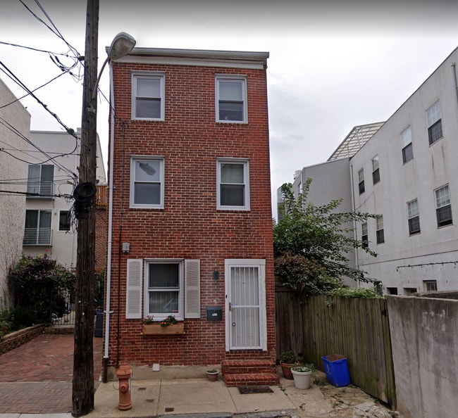 property at 1037 S Fairhill St