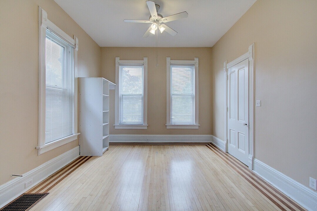 1900-1902 N Warren Ave, Unit Lower in Milwaukee, WI - Building Photo