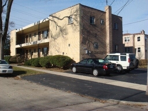 4858 Lee St in Skokie, IL - Building Photo