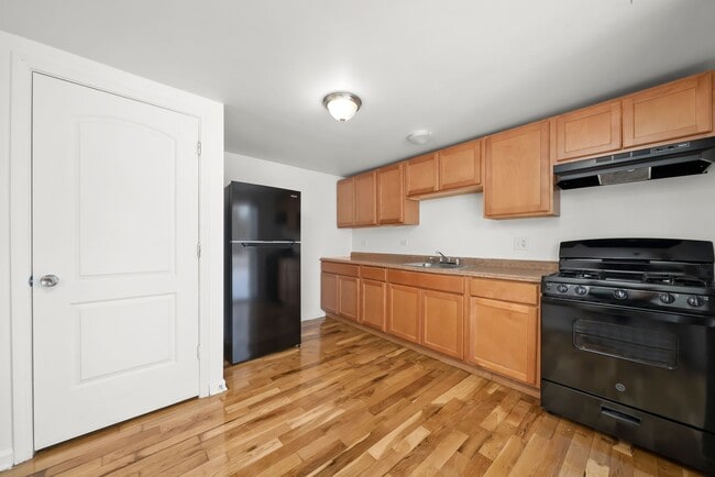 Lakes Apartments in Chicago, IL - Building Photo - Building Photo