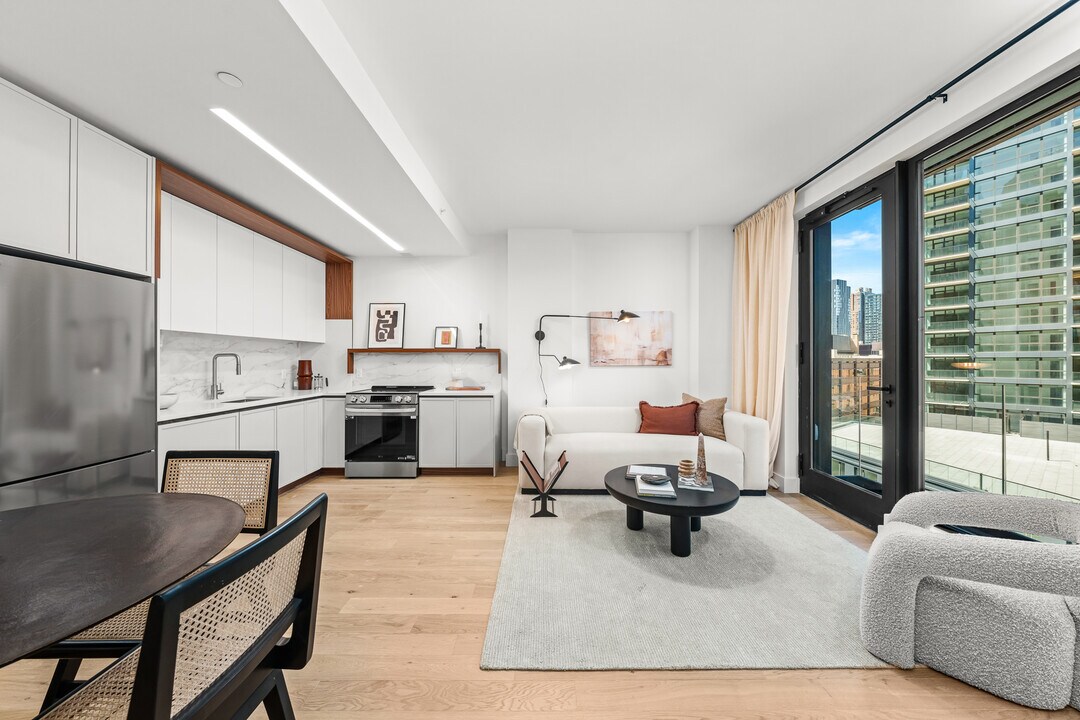570 Fulton St in Brooklyn, NY - Building Photo