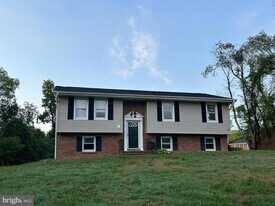 12 Melvin Dr in Fredericksburg, VA - Building Photo