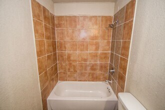 930 Poinsettia St-Unit -1 in San Antonio, TX - Building Photo - Building Photo