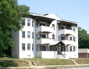 3512 Clifton Ave in Baltimore, MD - Foto de edificio - Building Photo