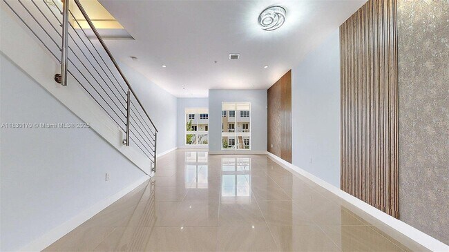 10255 NW 63rd Terrace in Doral, FL - Building Photo - Building Photo