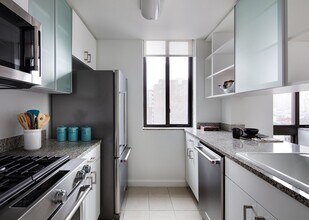 500 W 56th St in New York, NY - Building Photo - Building Photo