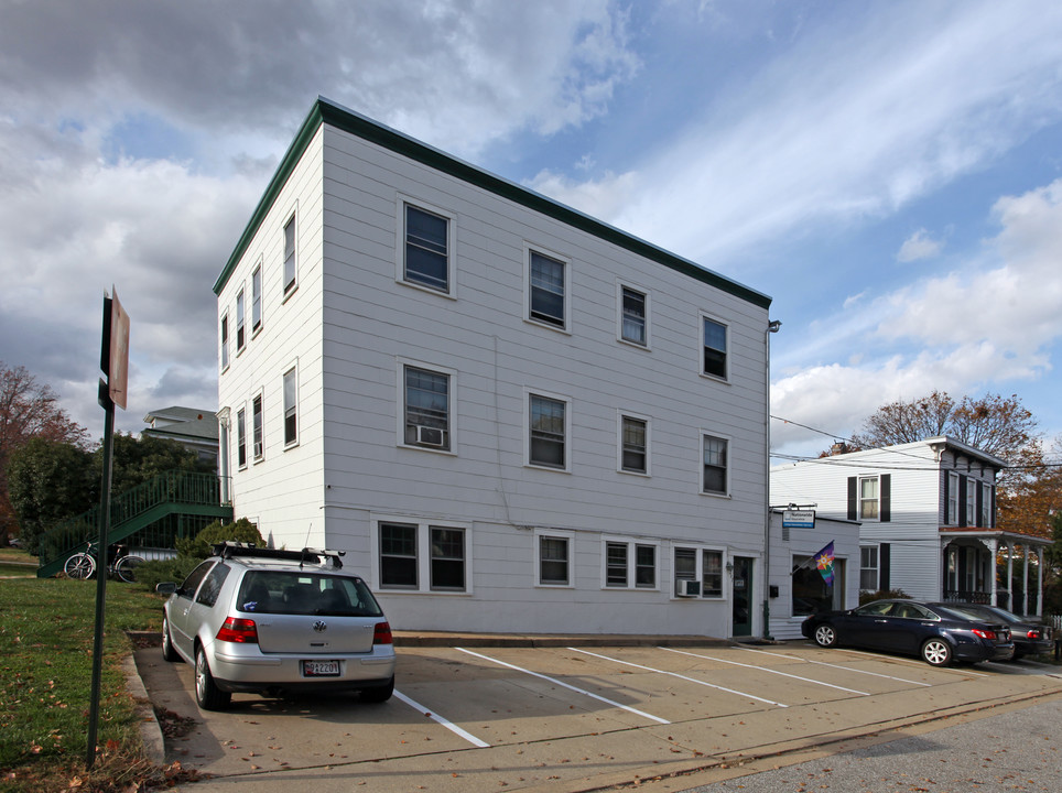 207 4th St in Laurel, MD - Building Photo