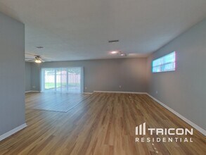 1866 Lakeview Rd in Clearwater, FL - Foto de edificio - Building Photo
