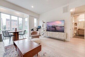 332 Newark Ave in Jersey City, NJ - Building Photo - Building Photo