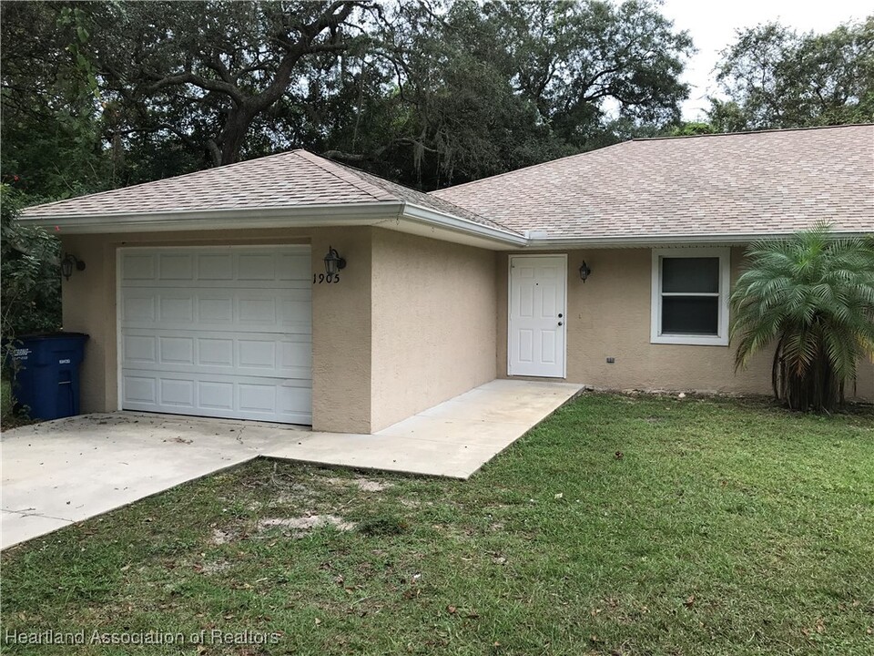 1905 Colmar Ave in Sebring, FL - Building Photo